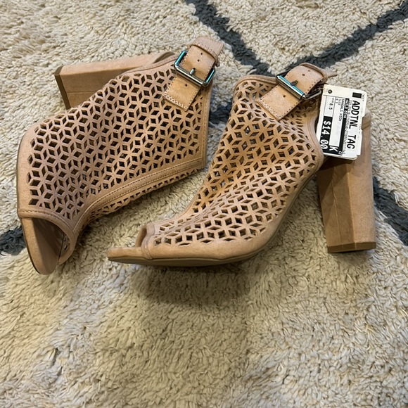 Pink suede heels - Picture 2 of 4